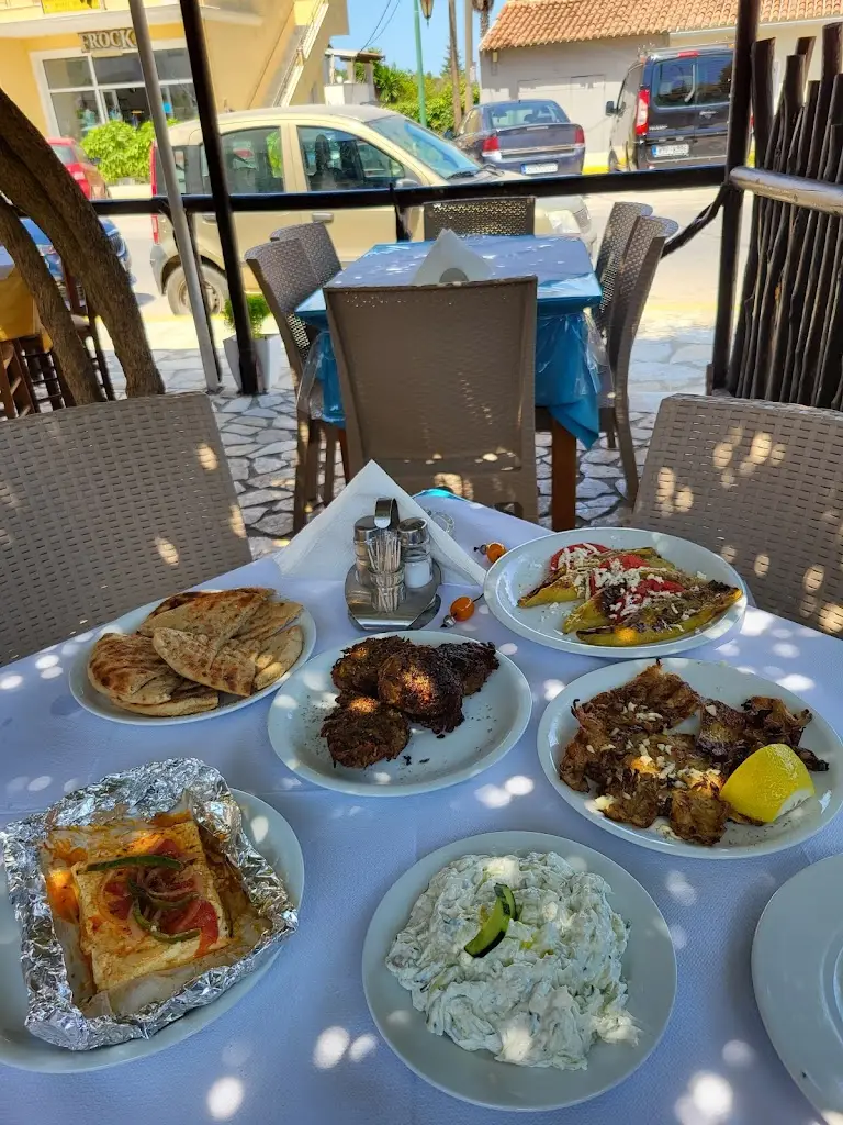 Menü_Filaraki Restaurant_Acharávi_Bild_8