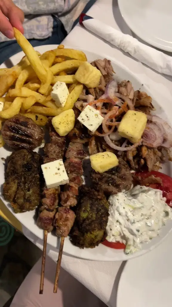 Filaraki Restaurant_Acharávi_slider_image_2