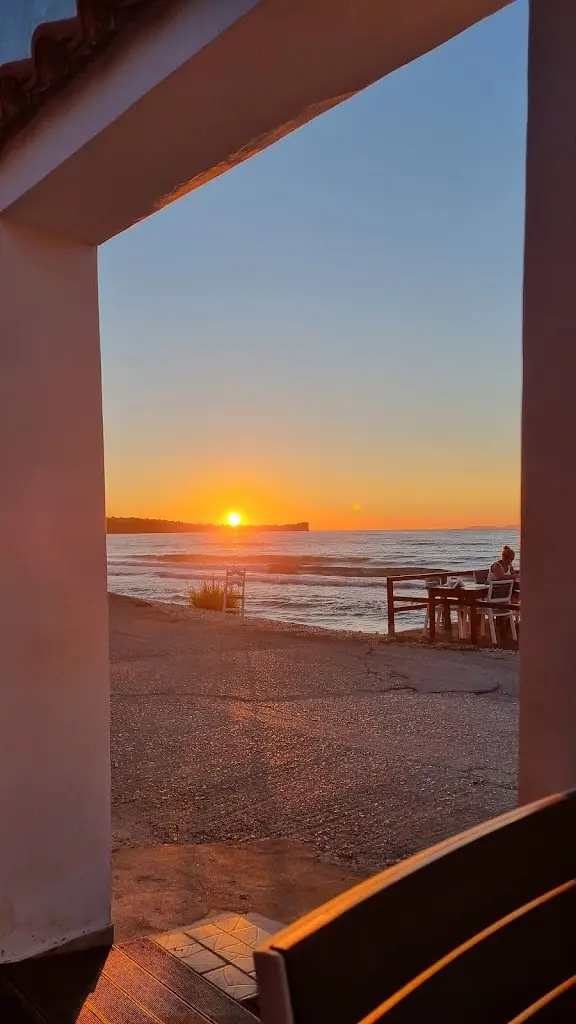 Geoff S_Andromeda Restaurant_Acharávi_reseña