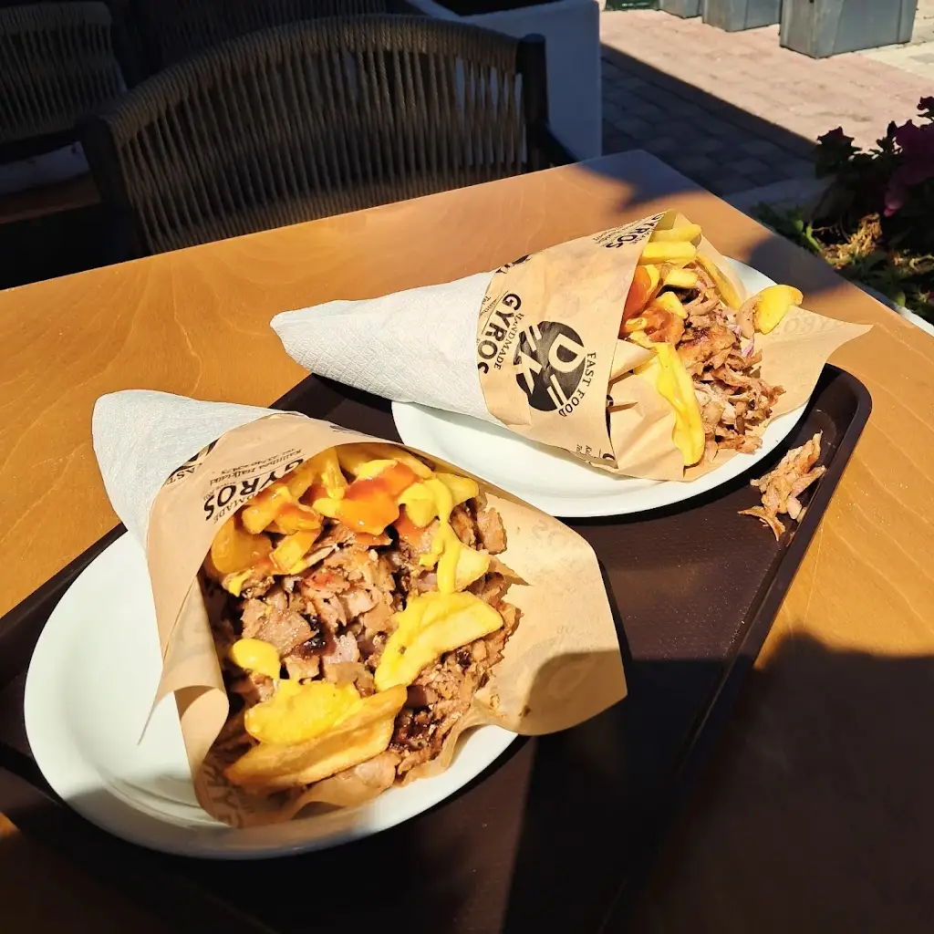 Ariadna-Elena Munteanu_DK Fast Food_Kallithéa_review