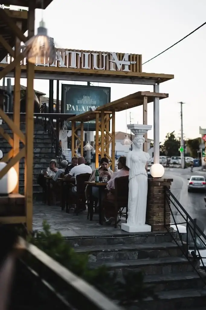 Palatium Restaurant in Ambelókipoi
