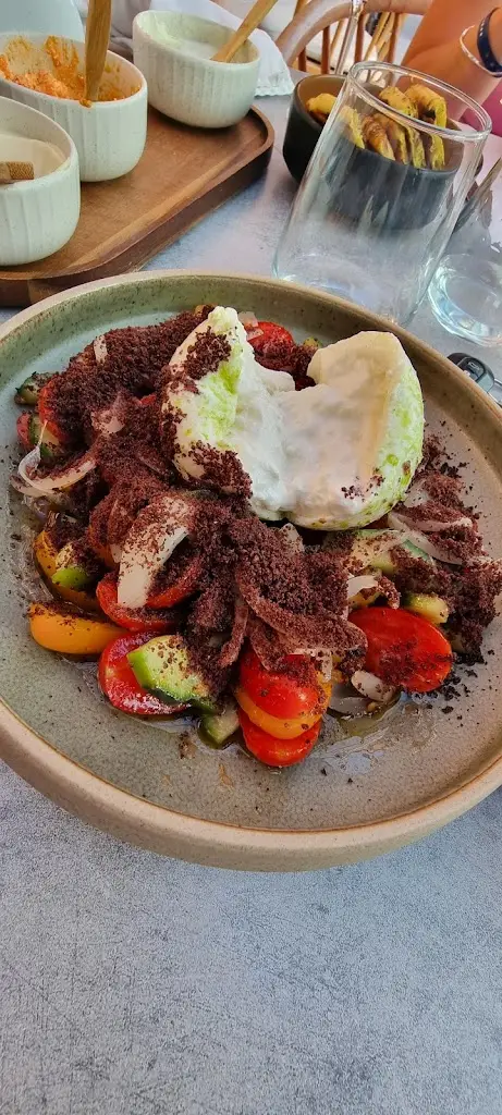 James Murphy_Afrala Restaurant_Ambelókipoi_Bewertung