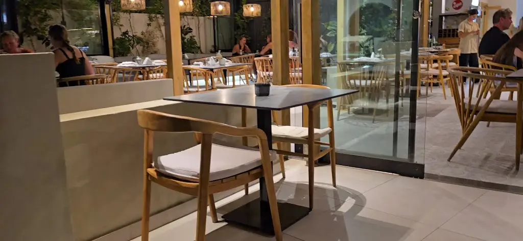 Afrala Restaurant_Ambelókipoi_slider_image_2