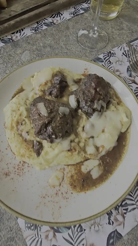 Brusco Kitchen & Bar_Ambelókipoi_slider_image_2