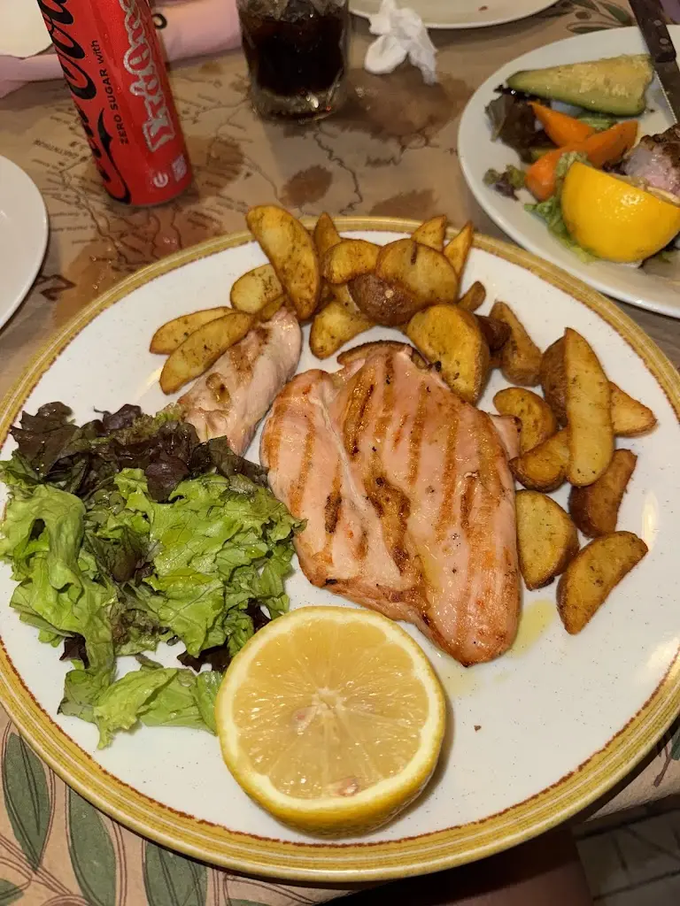 Valeria Muntean_Achilles Restaurant Bar_Ambelókipoi_Bewertung