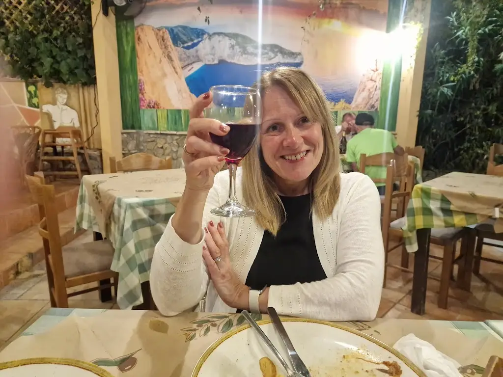 Paul Dinsdale_Achilles Restaurant Bar_Ambelókipoi_Bewertung