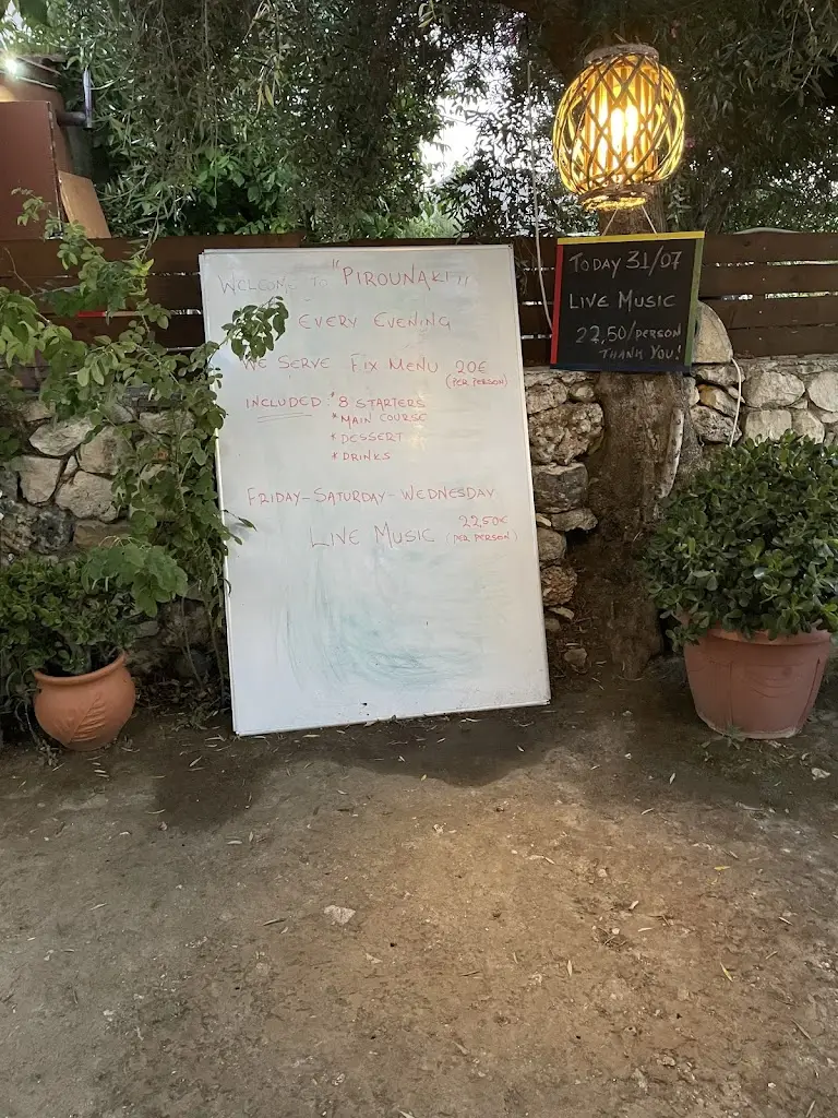 Menü_Pirounaki Traditional Tavern_Ambelókipoi_Bild_3