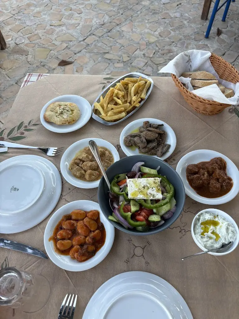 irene matviienko_Pirounaki Traditional Tavern_Ambelókipoi_Bewertung