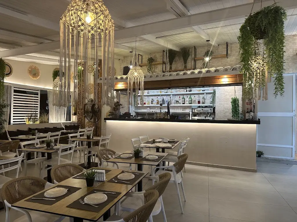 Anima Mediterranean Restaurant_Ambelókipoi_slider_image_2