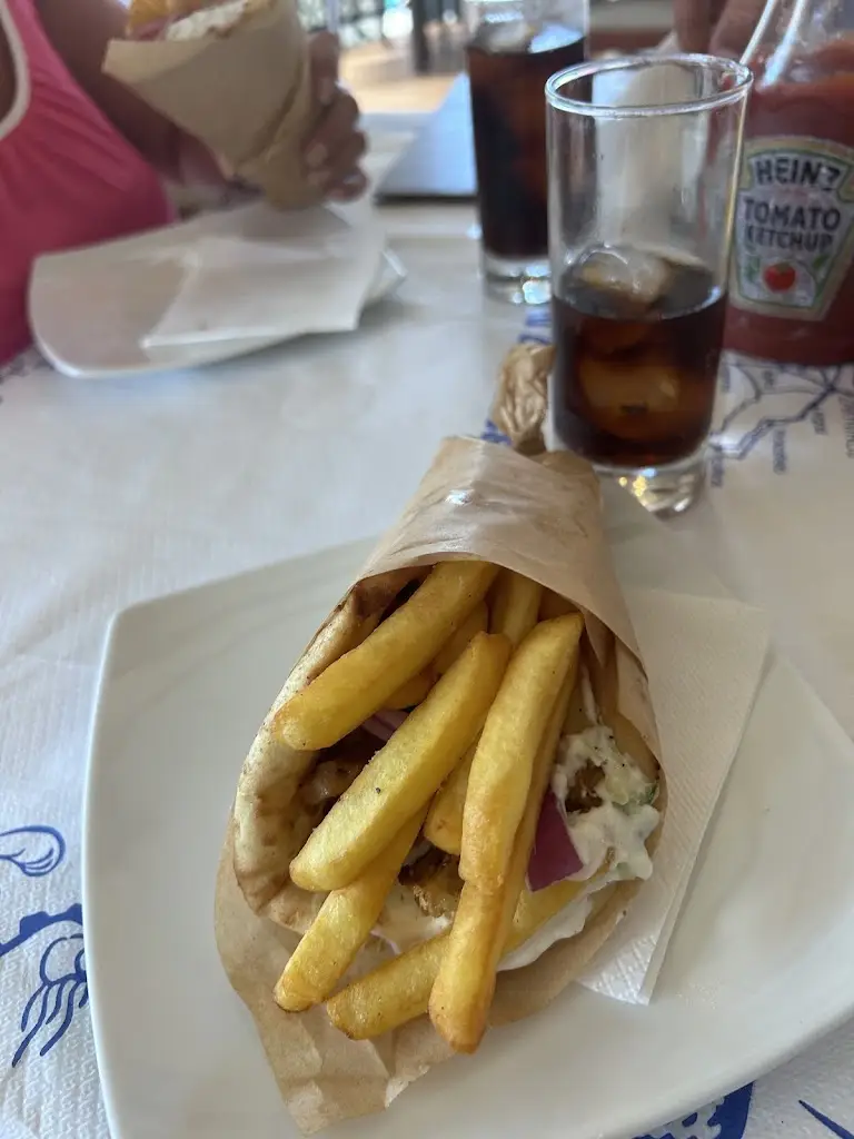 julia_Avanti_Ambelókipoi_review