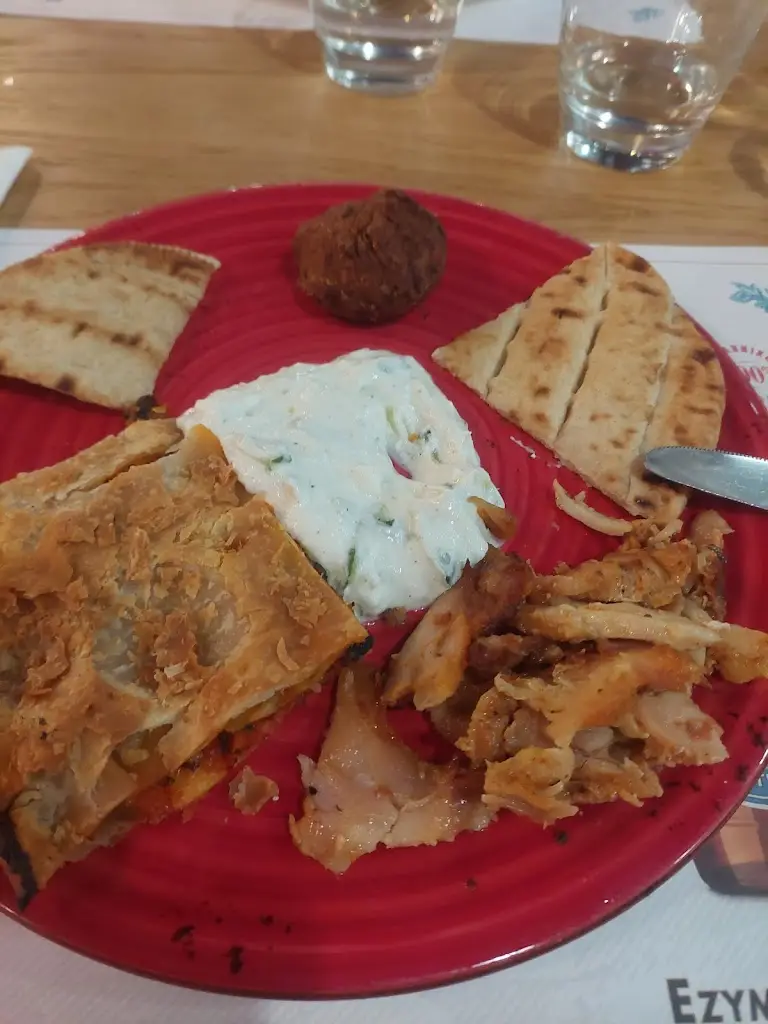 Andy Harris_Popolaros_Ambelókipoi_review