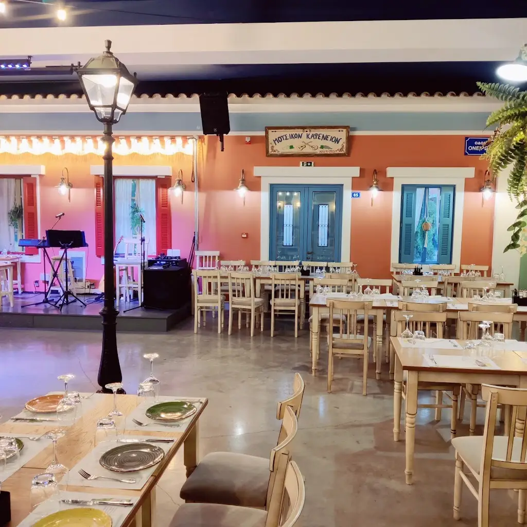 Popolaros Restaurant in Ambelókipoi