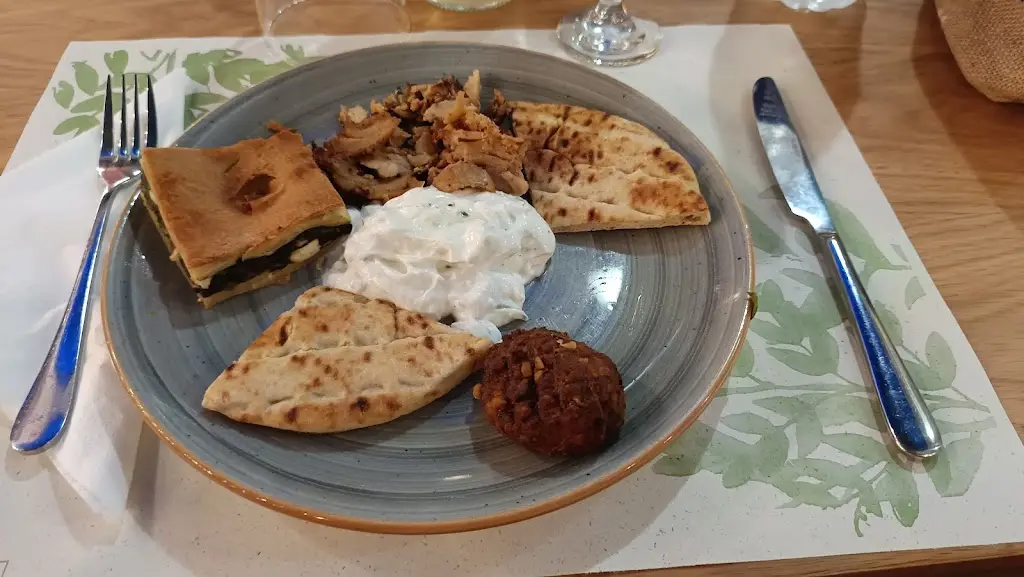 Popolaros_Ambelókipoi_slider_image_3