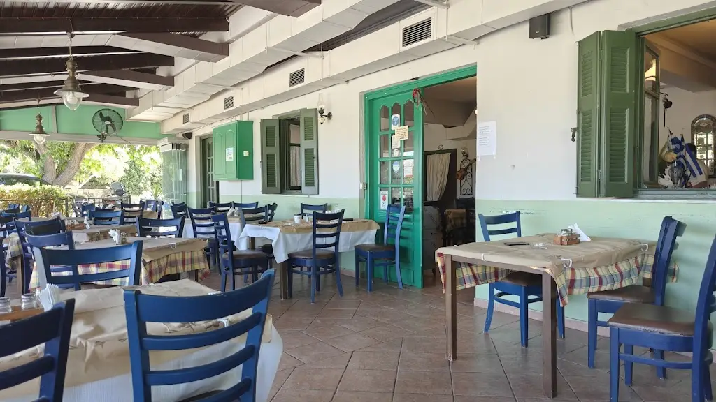 Malanos restaurant_Ambelókipoi_slider_image_1