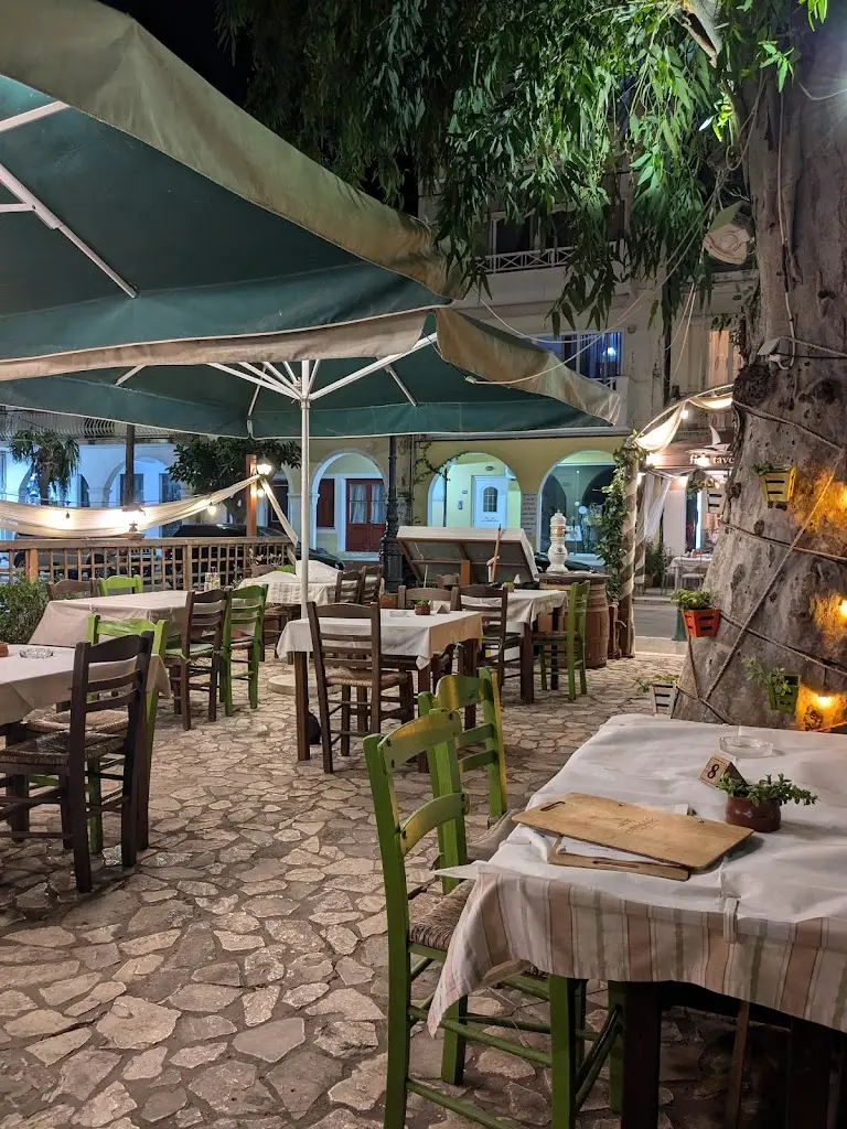 Aródou Restaurant in Ambelókipoi