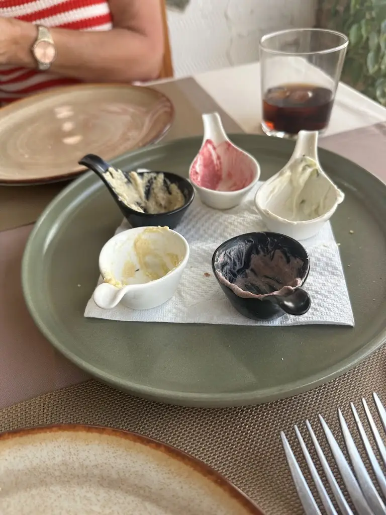 Craig Snowling_Dafni’s restaurant_Ambelókipoi_review