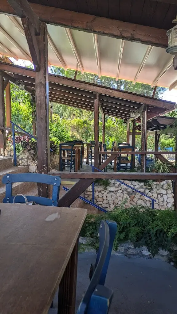 AJ Reed_Tzogias Tavern_Argostólion_Bewertung