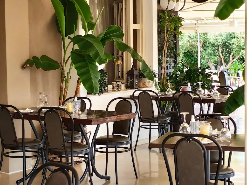 Oskars Restaurant Pool Bar Restaurant in Argostólion