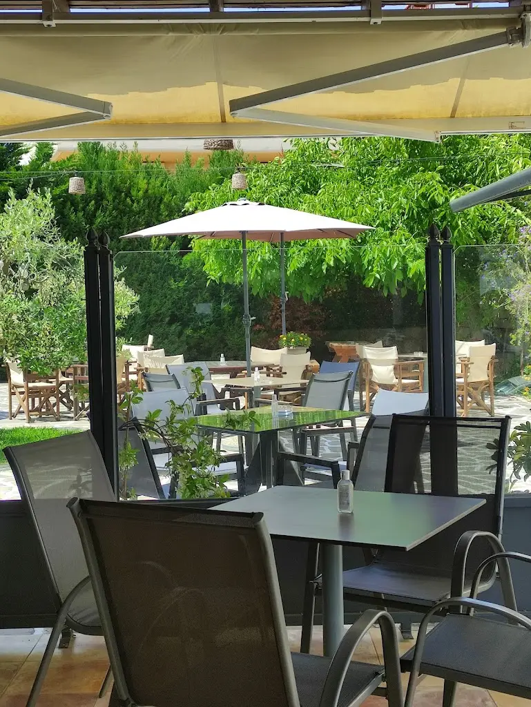 Agathi koozina bar Restaurant in Kallithéa