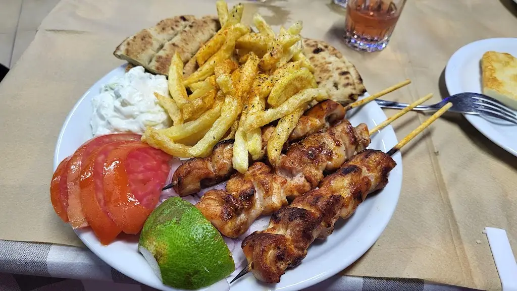 Alexandru Simion_Ταβέρνα ψησταριά ´Ο ΠΑΚΗΣ´_Kanáli_review