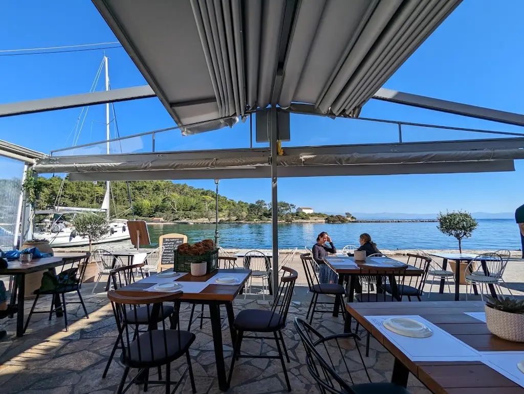 BONA TERRA Restaurant in Gáïos