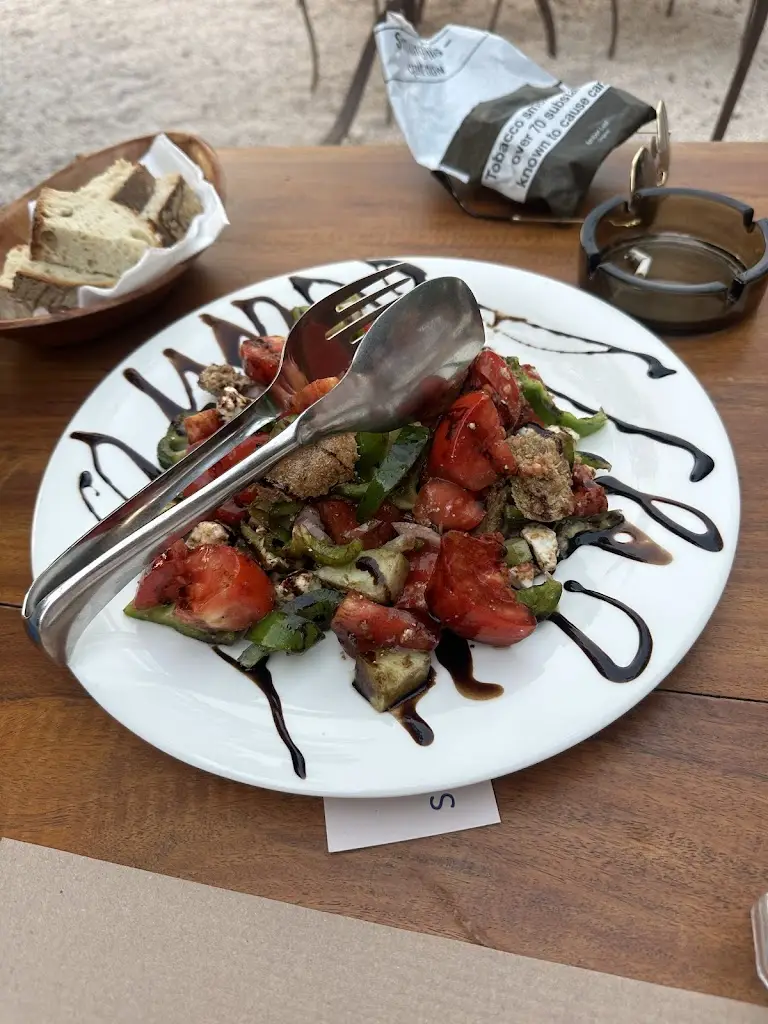 Lucy-Ann Gee_SKINARI_Gáïos_Bewertung