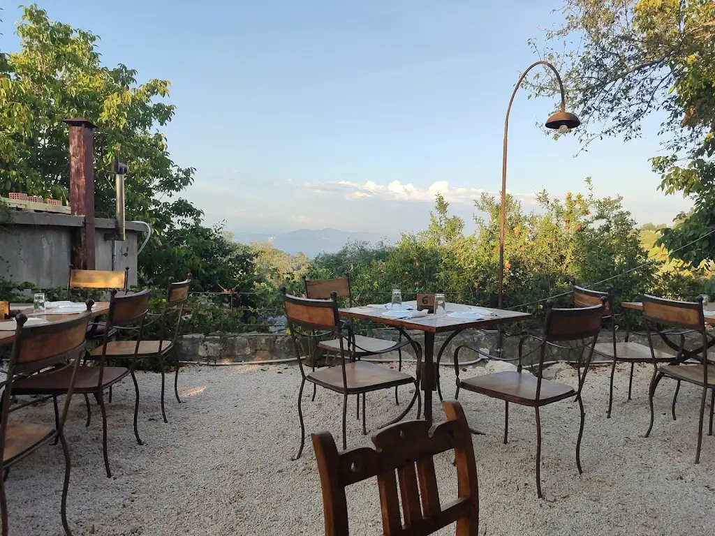 SKINARI_Gáïos_slider_image_1