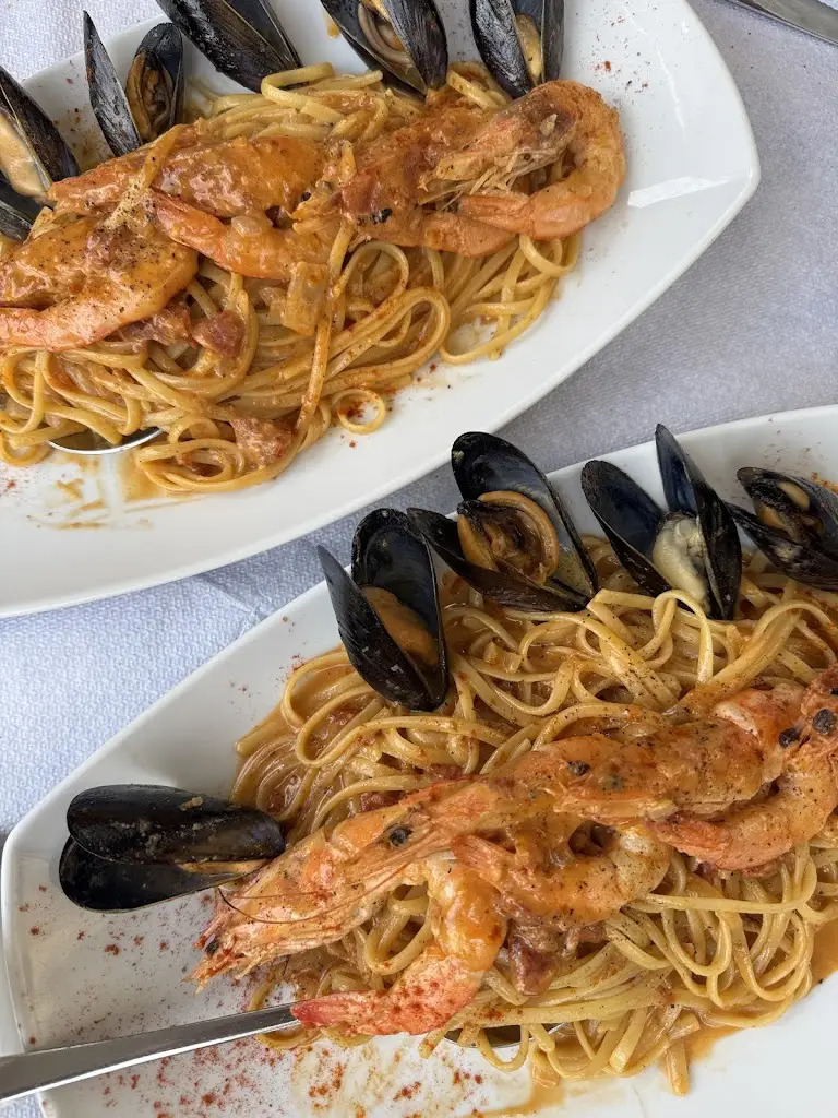 Vasilis Restaurant_Gáïos_slider_image_3