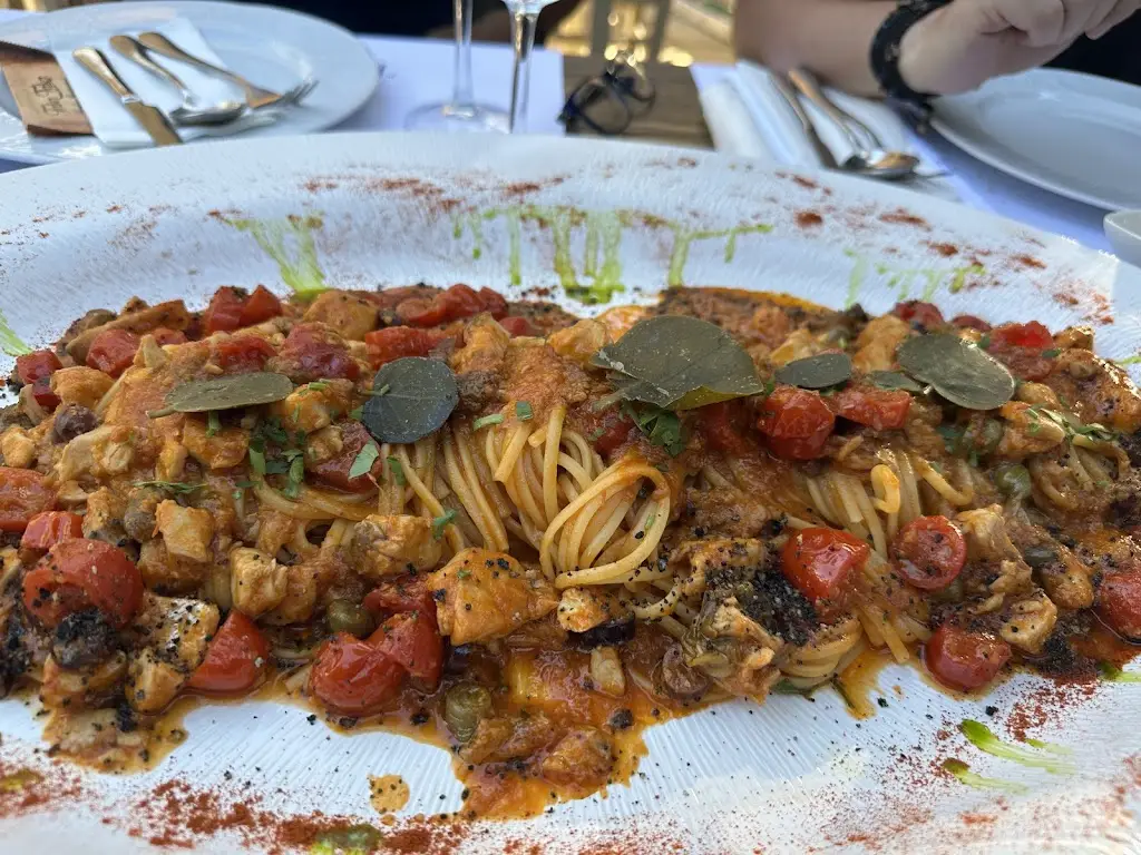 Taka Taka_Gáïos_slider_image_3