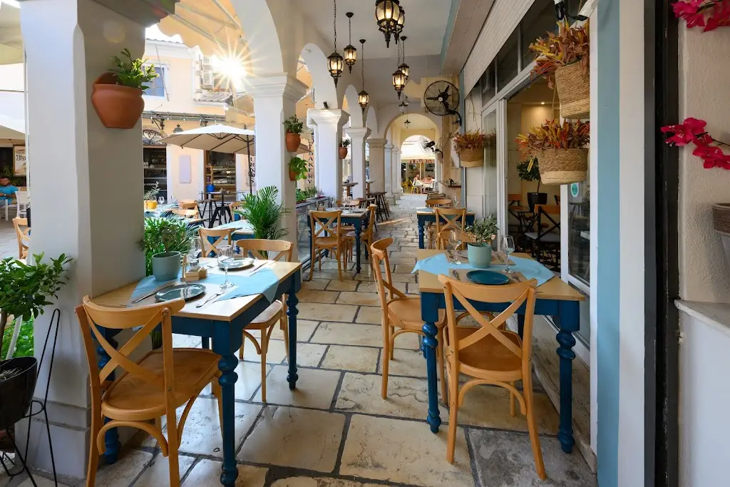 Fanalino Restaurant Bar_Gáïos_slider_image_1