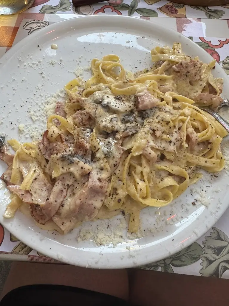 Laurie Smith_Blue Grotto_Gáïos_review