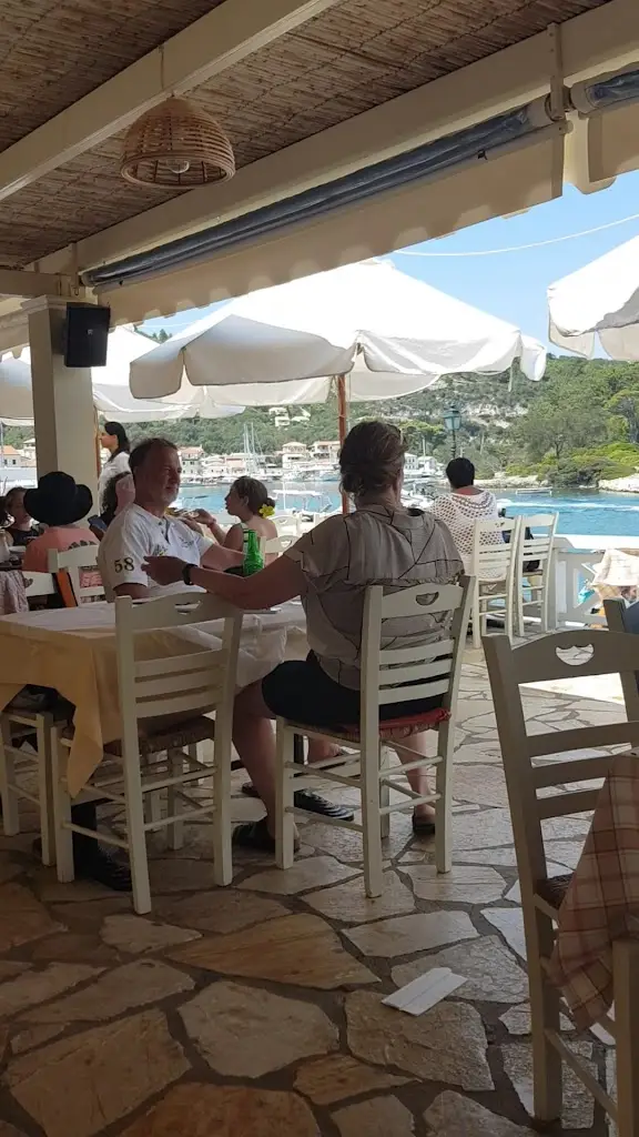 GENESIS Restaurant_Gáïos_slider_image_2