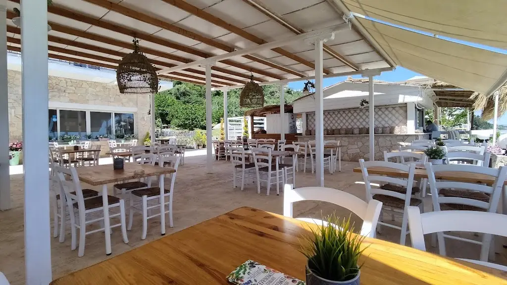 Oren Zur-Shavit_Korali Seafood Restaurant_Kallithéa_review