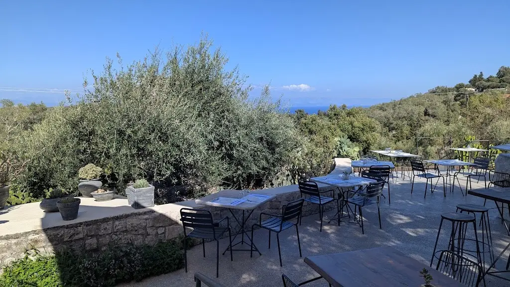 Averto Restaurant in Gáïos