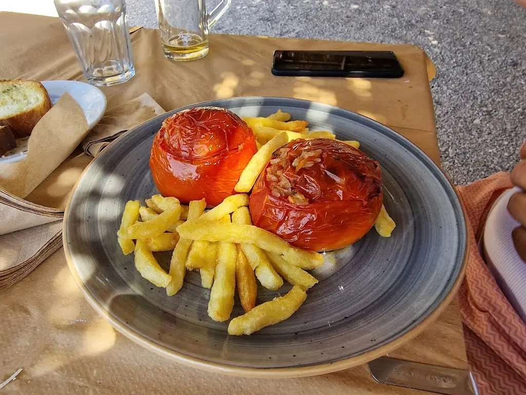 Sarah O'Neill_Taverna Oasis_Lefkada_Bewertung