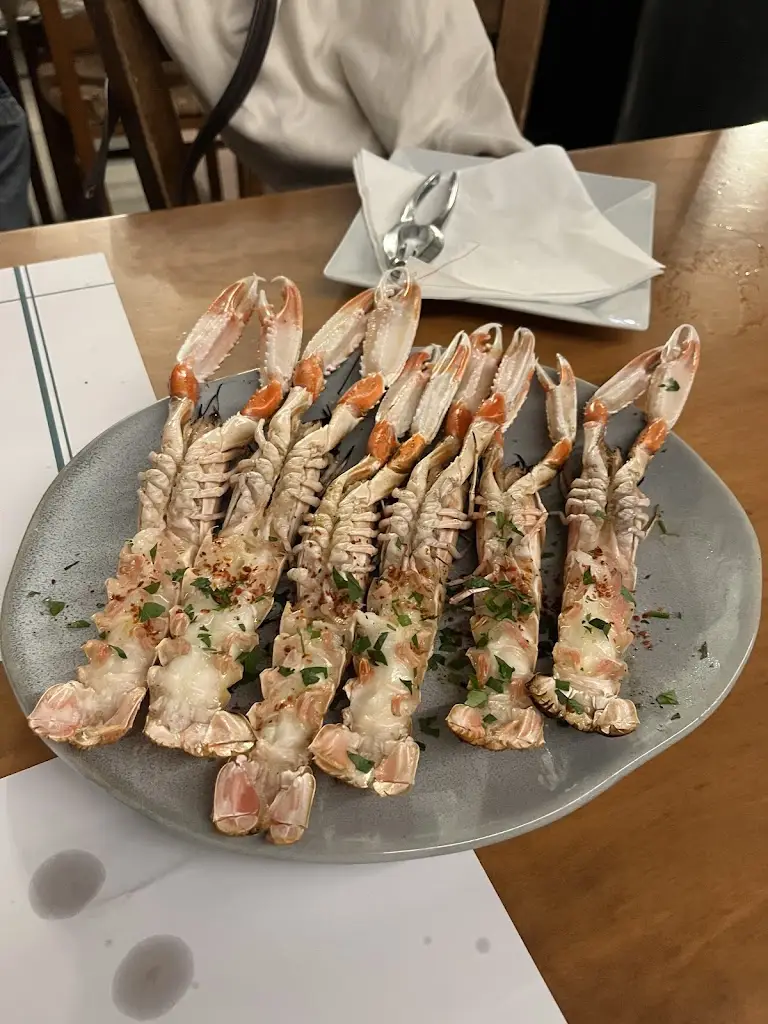 Adam Yorke_Pezoulas (est.1951)_Kallithéa_recensione