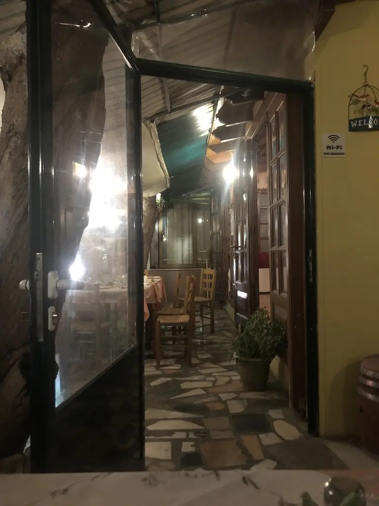 Taverna - Grill Room Spiros_Kynopiástes_slider_image_2