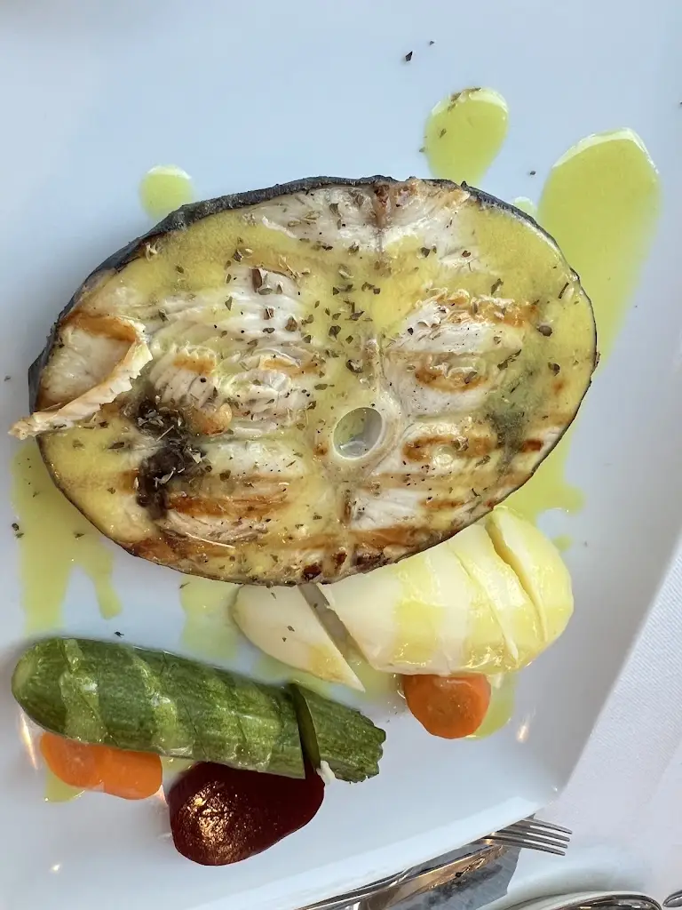 Ed Shahpazyan_Flora's Restaurant_Kynopiástes_Bewertung