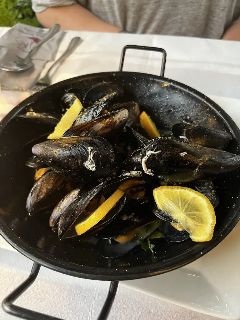 Menü_Oi Oraies Benitses_Kynopiástes_Bild_5