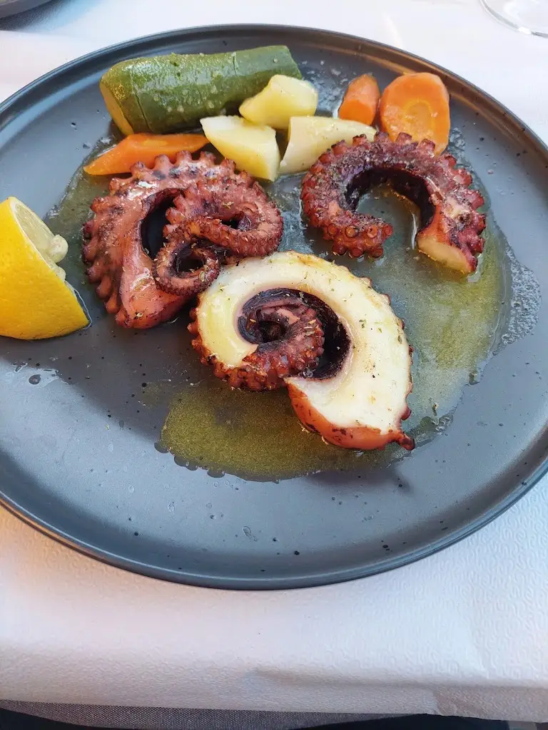 Menü_Oi Oraies Benitses_Kynopiástes_Bild_7