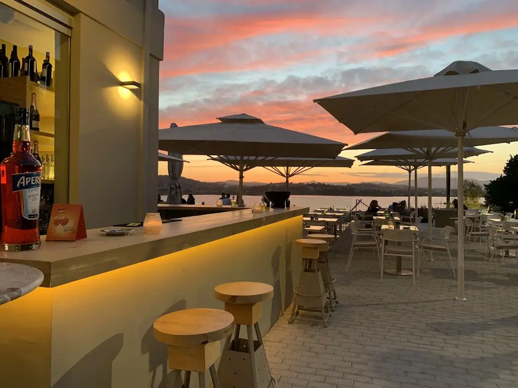 Skyview || All Day Place Restaurant in Kynopiástes