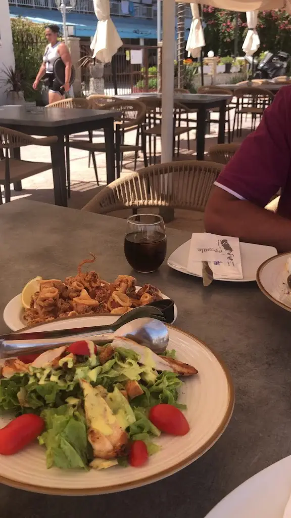 Afrodite Beach Bar Restaurant_Kallithéa_slider_image_2