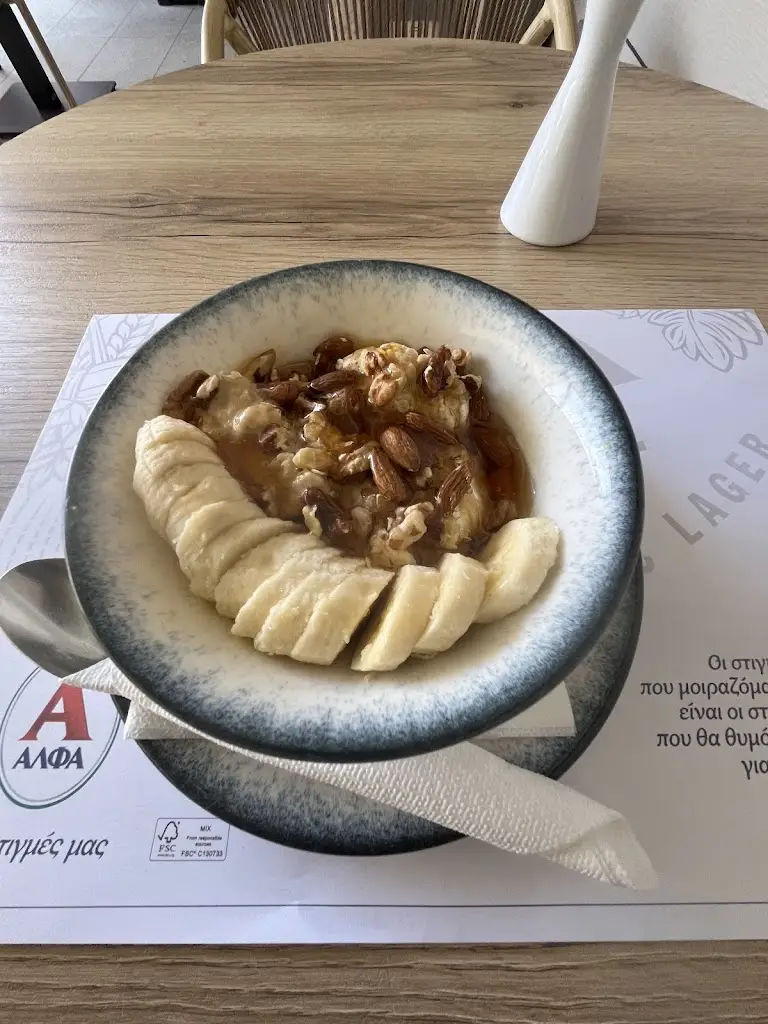 Ebun Oluwole_Telesilla Lounge “Bites & Cocktails”_Kontokáli_review