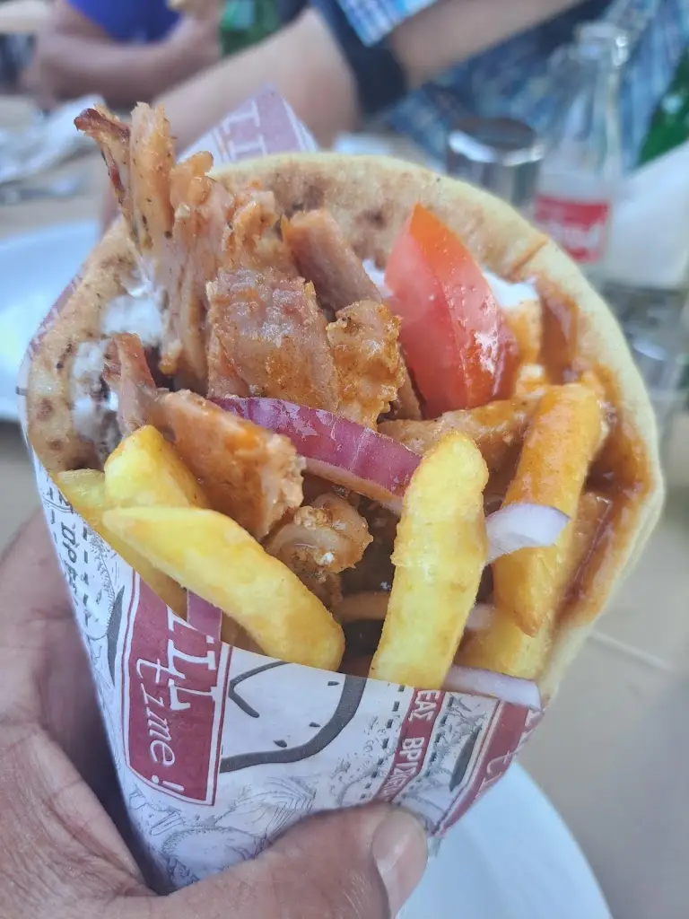 tomer priel_Georges Grill_Kontokáli_reseña