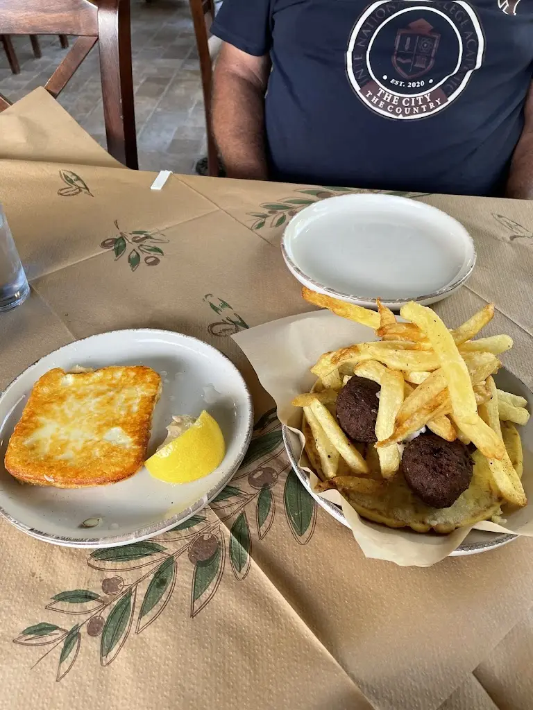 Rachel Sawdon_Takis Taverna Family_Kontokáli_Bewertung