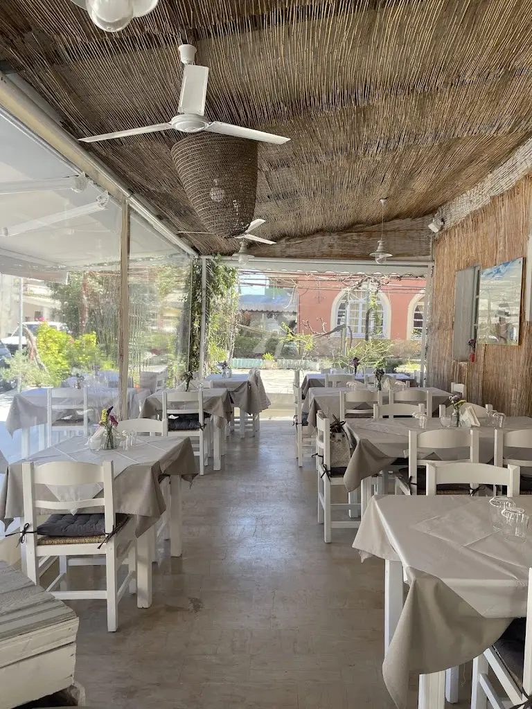 Fish Taverna Gerekos_Kontokáli_slider_image_1