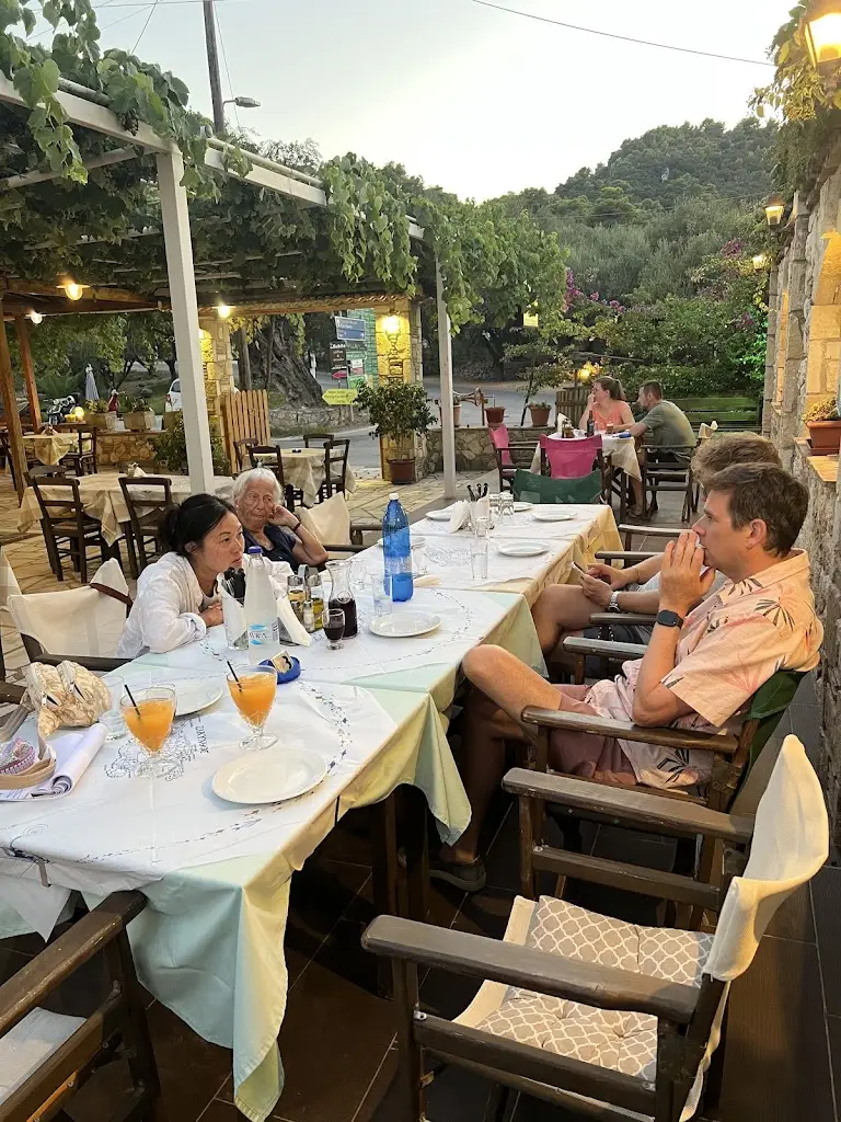 Sarah Mceachern_Skaltsas Grill Taverna_Lithakiá_Bewertung