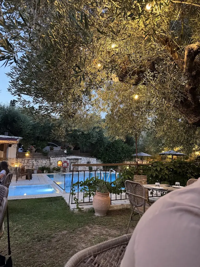 Panagiota Tefa_Zefki Leeda's Slow Living_Lithakiá_avis