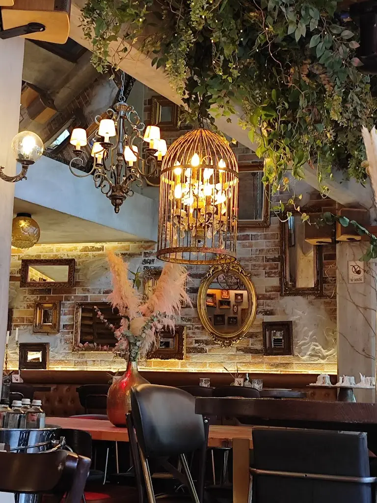 The Amorous Project_Kifisiá_slider_image_2