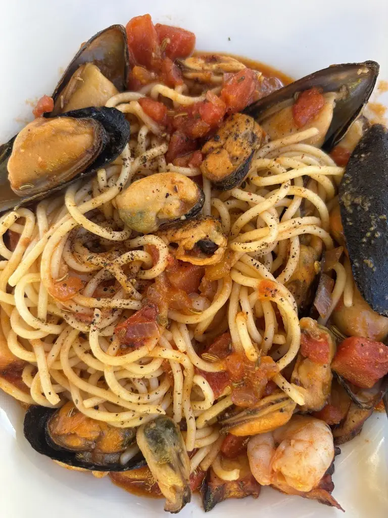 Paul Sirugo_Ovelos restaurant and grill room_Lefkímmi_Bewertung